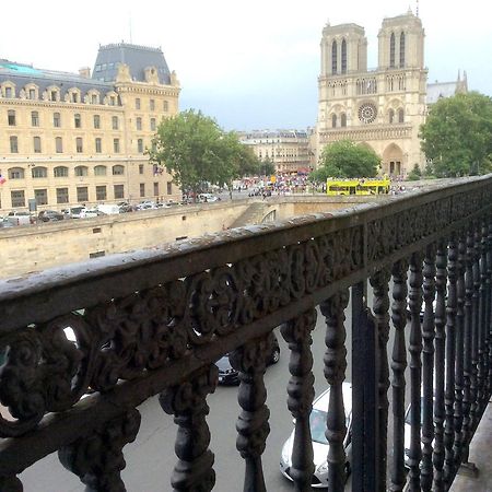 Two Bedroom Luxury Apartment - Balcony With View Of Notre Dame Párizs Kültér fotó