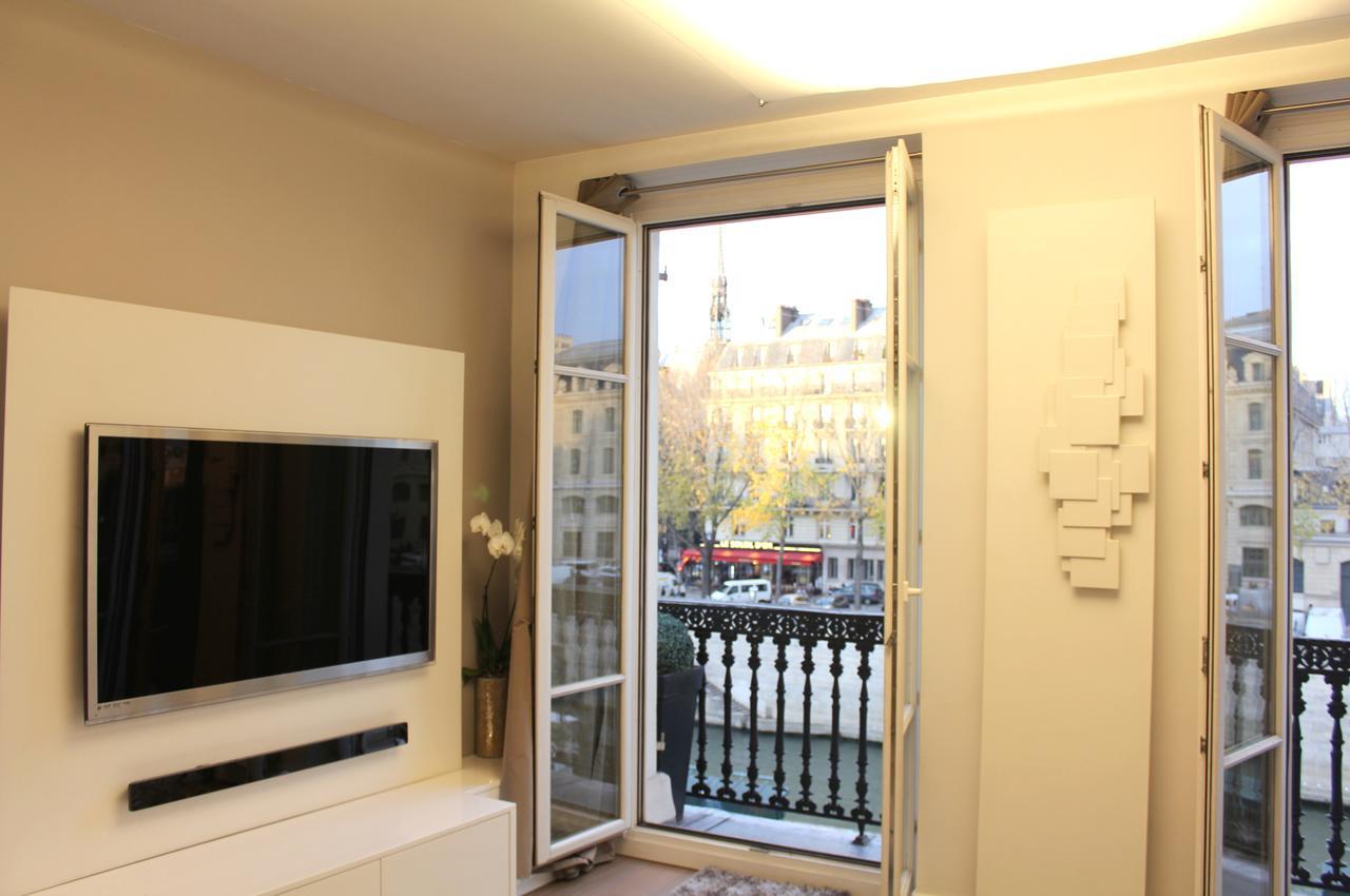 Two Bedroom Luxury Apartment - Balcony With View Of Notre Dame Párizs Kültér fotó