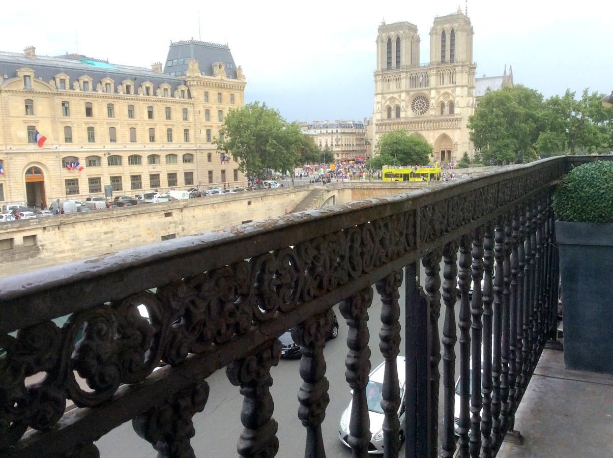 Two Bedroom Luxury Apartment - Balcony With View Of Notre Dame Párizs Kültér fotó