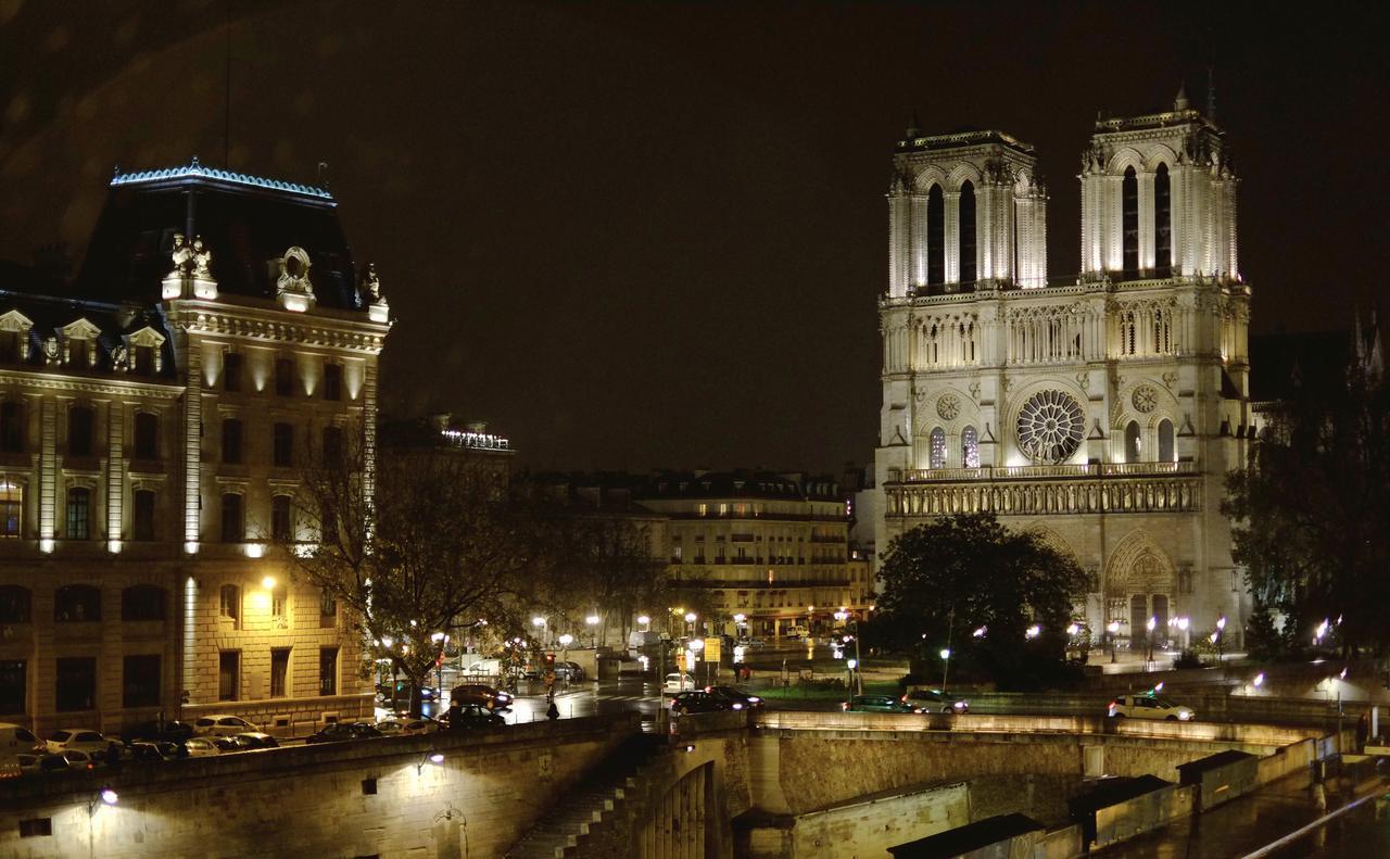 Two Bedroom Luxury Apartment - Balcony With View Of Notre Dame Párizs Kültér fotó